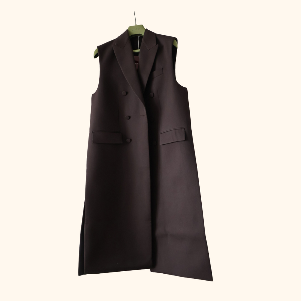 Sleeveless coat