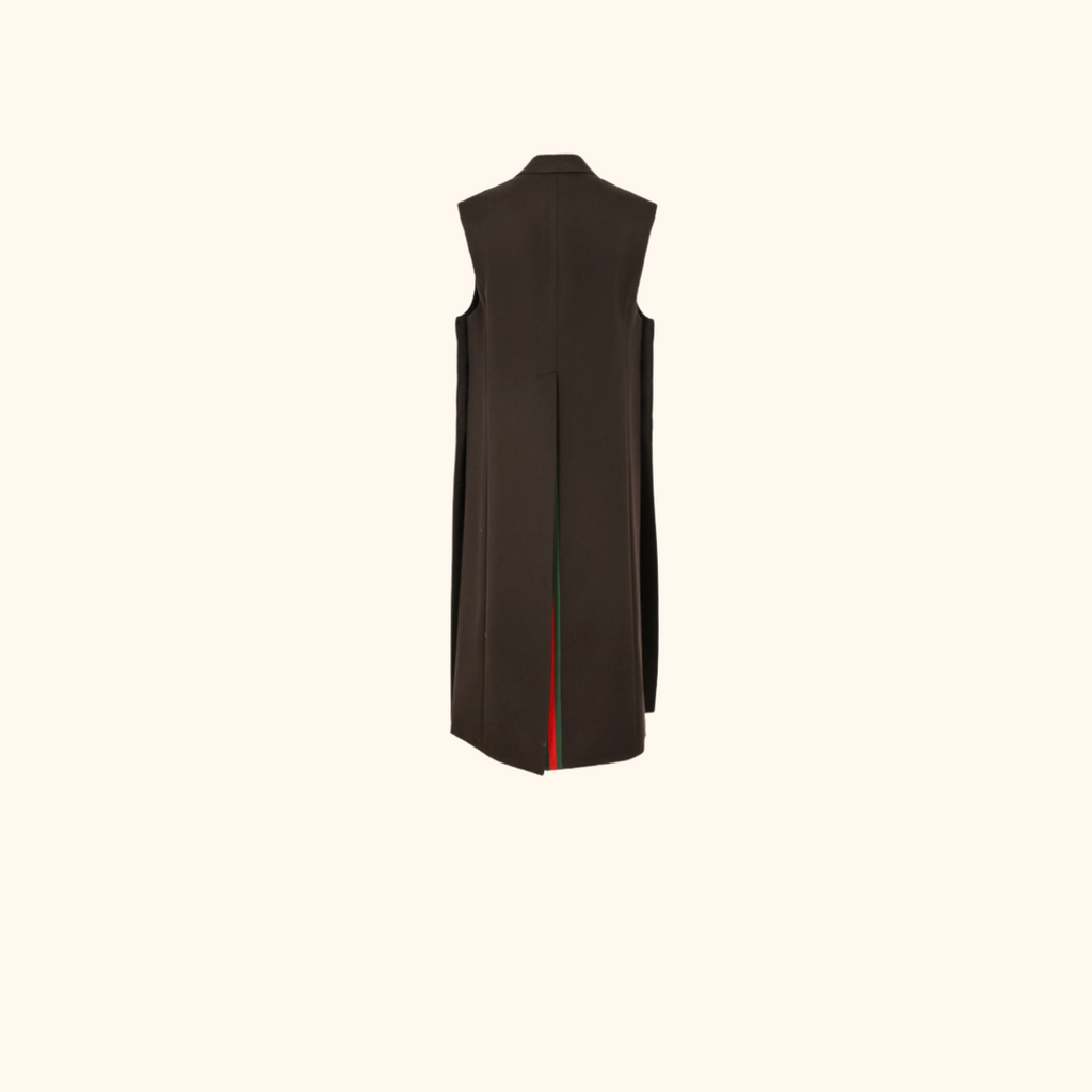 Sleeveless coat