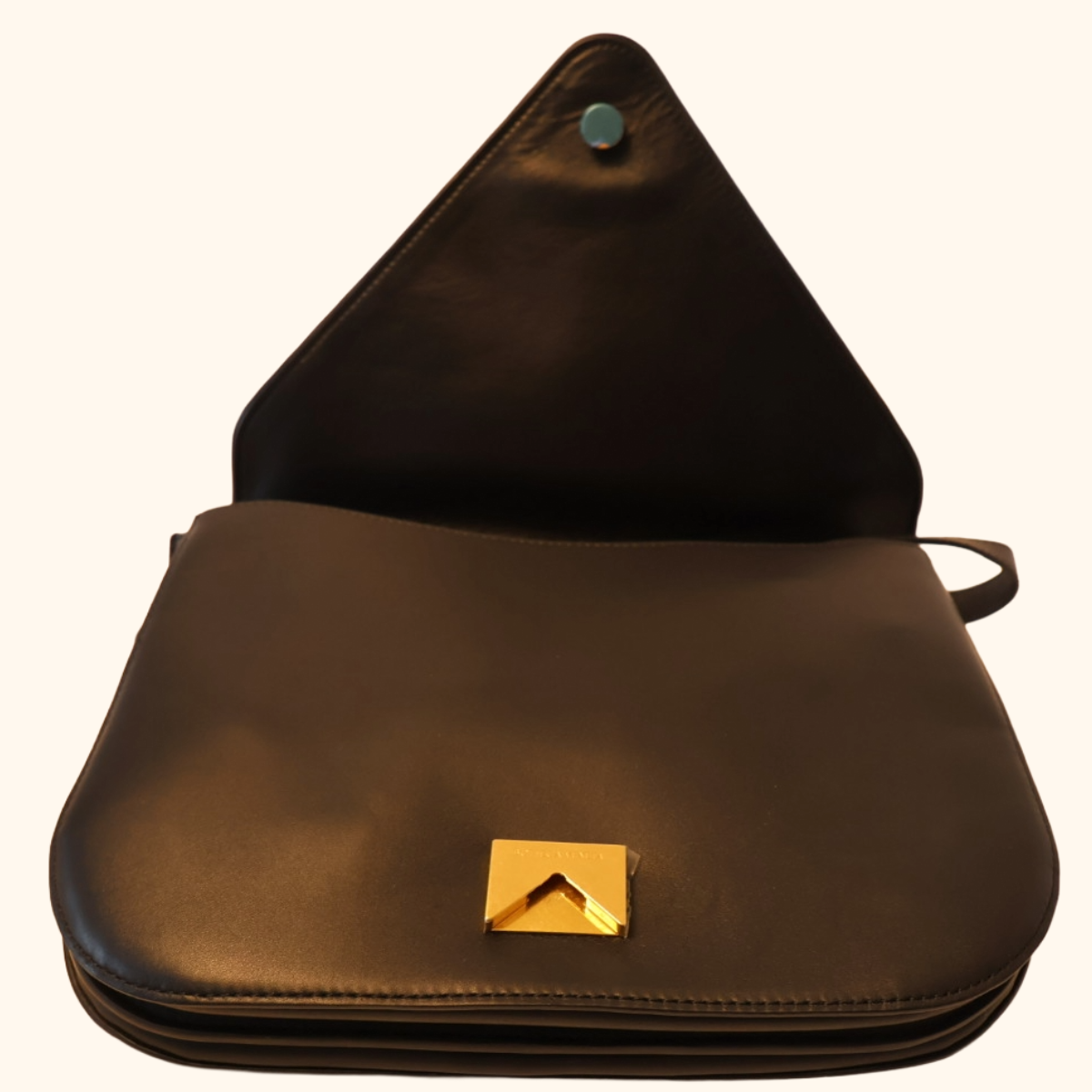 Mount cross body