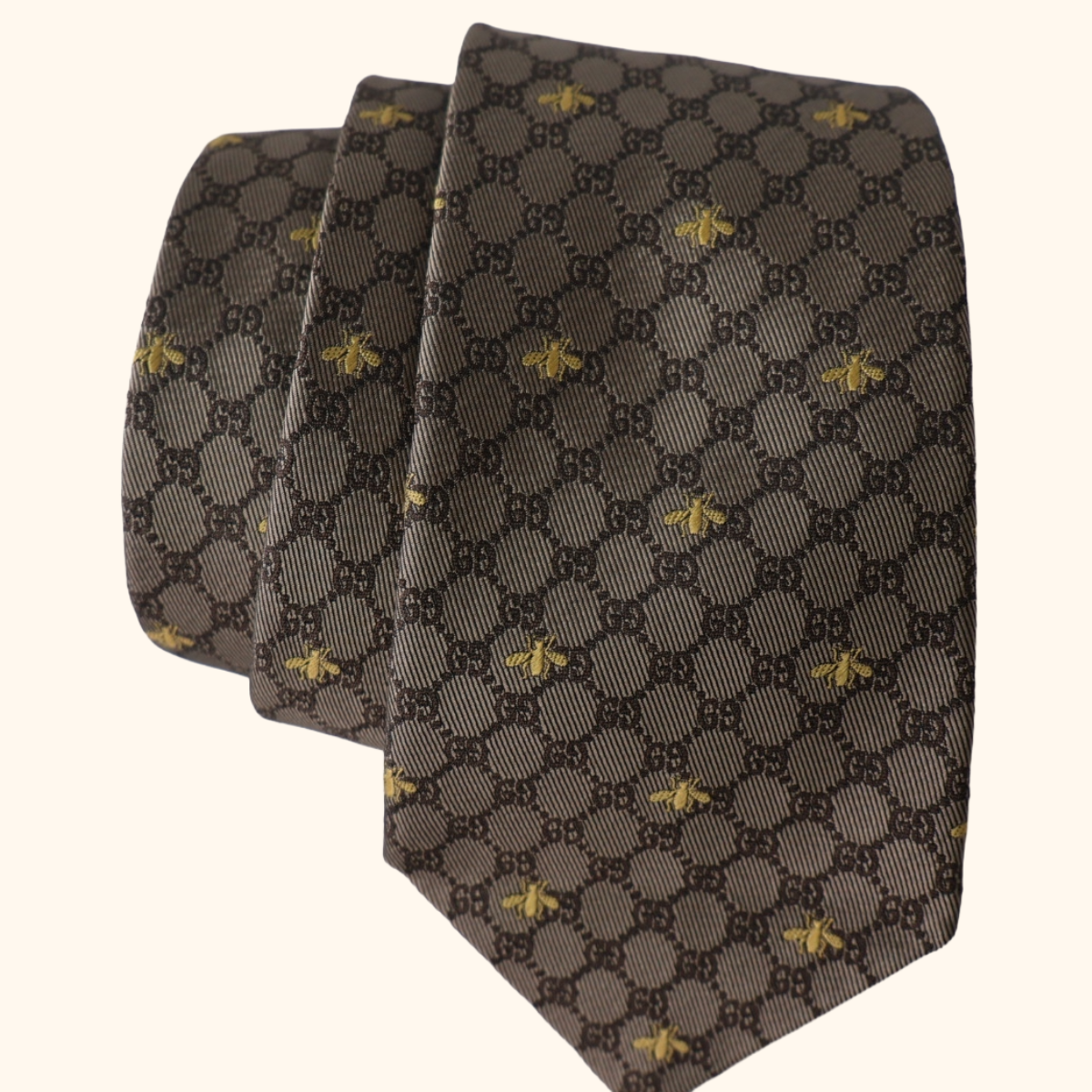 GG featuring Bee tie