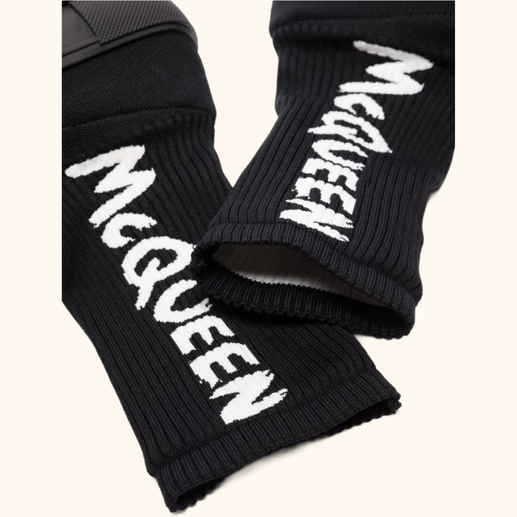GRAFFITI KNIT TREAD